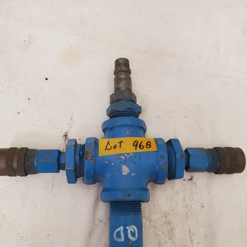 Hydraulic Pneumatic Four Way Valve Manifold with Quick Connect Couplers LOT-968 - Thumbnail 3