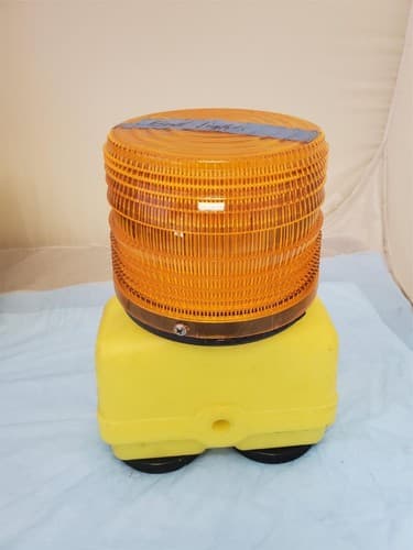Used Federal Signal Battery Powered Strobe Warning Light Amber BPL26ST Bad light - Image 1