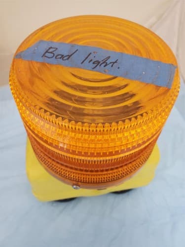 Used Federal Signal Battery Powered Strobe Warning Light Amber BPL26ST Bad light - Thumbnail 2