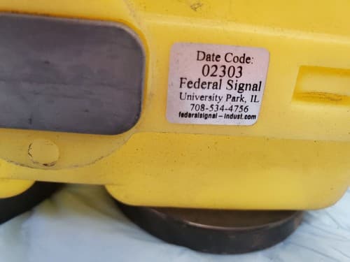 Used Federal Signal Battery Powered Strobe Warning Light Amber BPL26ST Bad light - Thumbnail 5
