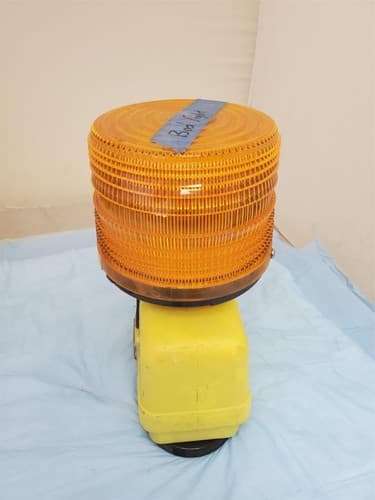 Used Federal Signal Battery Powered Strobe Warning Light Amber BPL26ST Bad light - Thumbnail 3