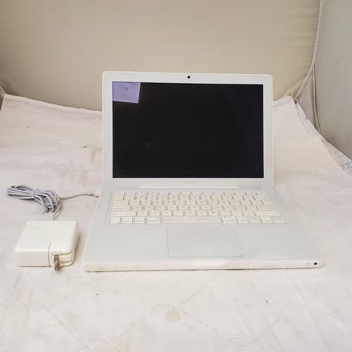 Used Apple Macbook Laptop Model A1181 - Image 1