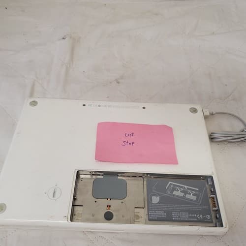 Used Apple Macbook Laptop Model A1181 - Thumbnail 6