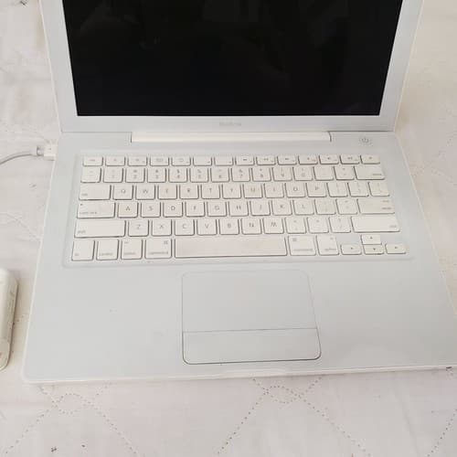 Used Apple Macbook Laptop Model A1181 - Thumbnail 3