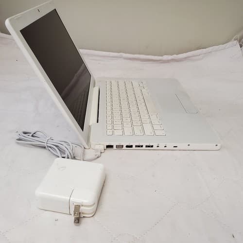 Used Apple Macbook Laptop Model A1181 - Thumbnail 5