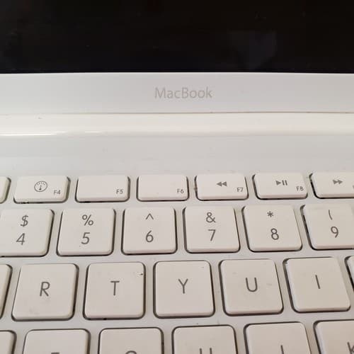 Used Apple Macbook Laptop Model A1181 - Thumbnail 4