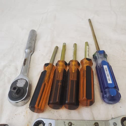 Lot of Assorted Ratchets, Drivers, Speed Handles & Other Hand Tools LOT 128 - Thumbnail 9