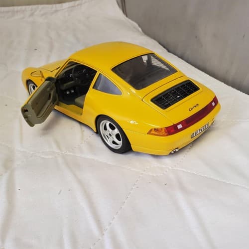 Burago 1993 Porsche 911 Carrera Car Yellow - Thumbnail 3