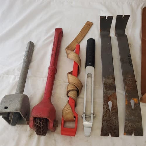 Lot of Crow Bar, Swivel Straight Knife, Grinding Wheel & Other Tools LOT 466 - Thumbnail 4