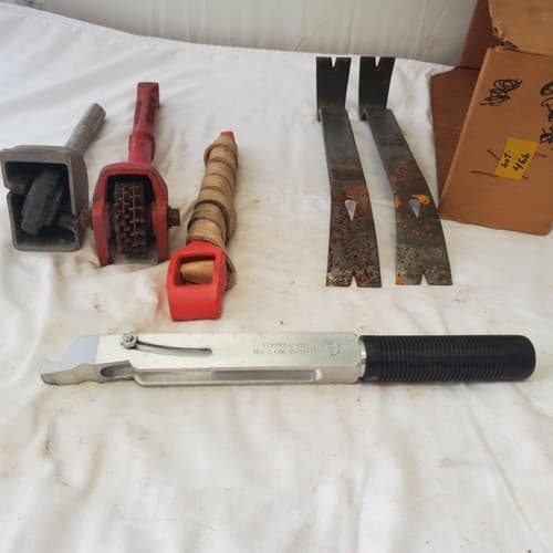 Lot of Crow Bar, Swivel Straight Knife, Grinding Wheel & Other Tools LOT 466 - Thumbnail 6