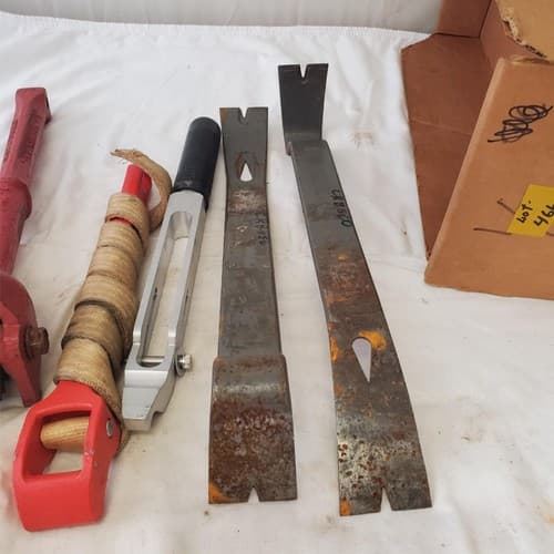 Lot of Crow Bar, Swivel Straight Knife, Grinding Wheel & Other Tools LOT 466 - Thumbnail 5