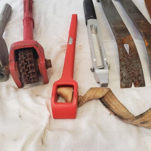 Lot of Crow Bar, Swivel Straight Knife, Grinding Wheel & Other Tools LOT 466 - Thumbnail 7