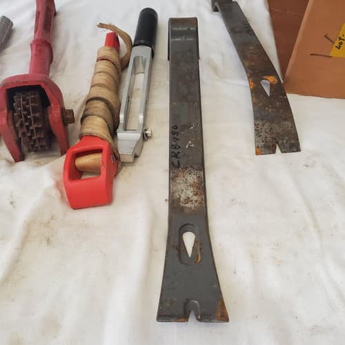Lot of Crow Bar, Swivel Straight Knife, Grinding Wheel & Other Tools LOT 466 - Thumbnail 9