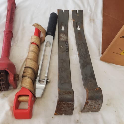 Lot of Crow Bar, Swivel Straight Knife, Grinding Wheel & Other Tools LOT 466 - Thumbnail 8