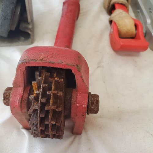 Lot of Crow Bar, Swivel Straight Knife, Grinding Wheel & Other Tools LOT 466 - Thumbnail 18