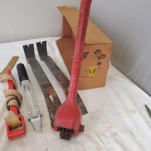 Lot of Crow Bar, Swivel Straight Knife, Grinding Wheel & Other Tools LOT 466 - Thumbnail 17