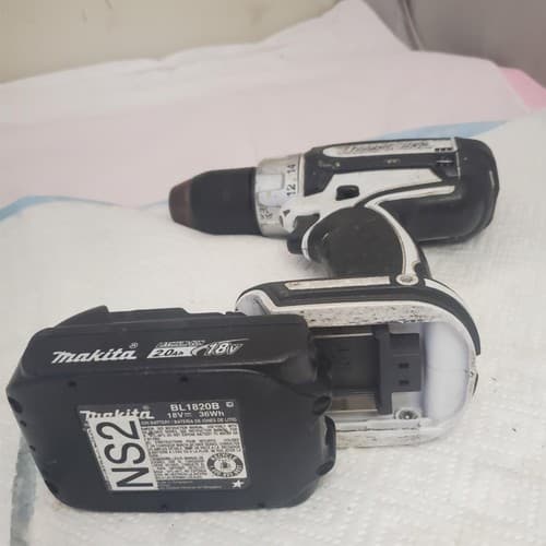 Makita BDF452 18V Cordless Driver Drill with BL1820B Lithium-Ion Battery LOT-359 - Thumbnail 8
