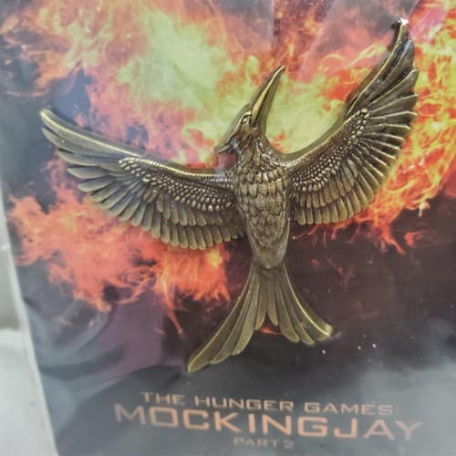 The Hunger Games Part 2 - Collectors Gold Mockingjay Pin Bird Wings - Thumbnail 3