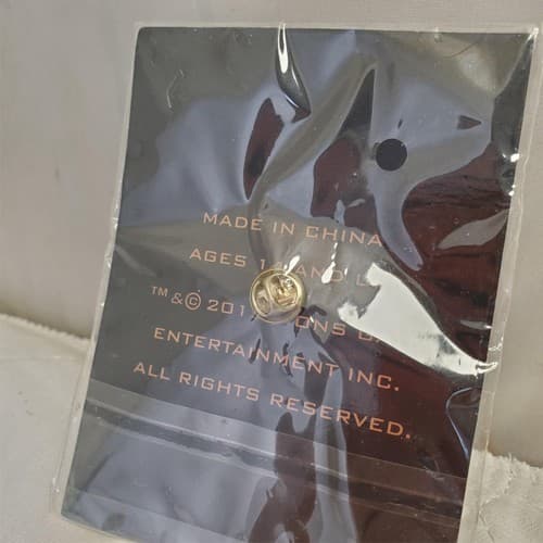 The Hunger Games Part 2 - Collectors Gold Mockingjay Pin Bird Wings - Thumbnail 4