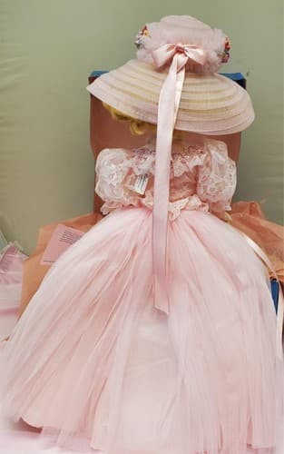 Madame Alexander #1655 Elise Bridesmaid Doll with Box & Stand - Thumbnail 8