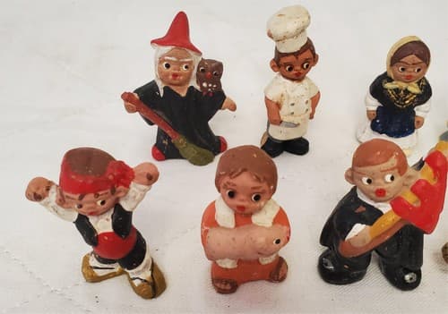 Lot of 10 Vintage Terra Cotta Miniature Spanish Mud People Figurines - Thumbnail 3
