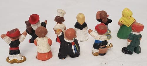Lot of 10 Vintage Terra Cotta Miniature Spanish Mud People Figurines - Thumbnail 5