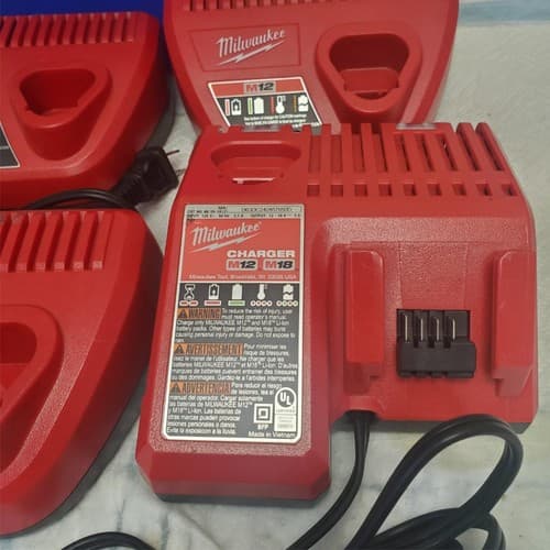 Lot of 4 Milwaukee M12 Battery Chargers Trio Red Units Fast Charging LOT-474 - Thumbnail 8