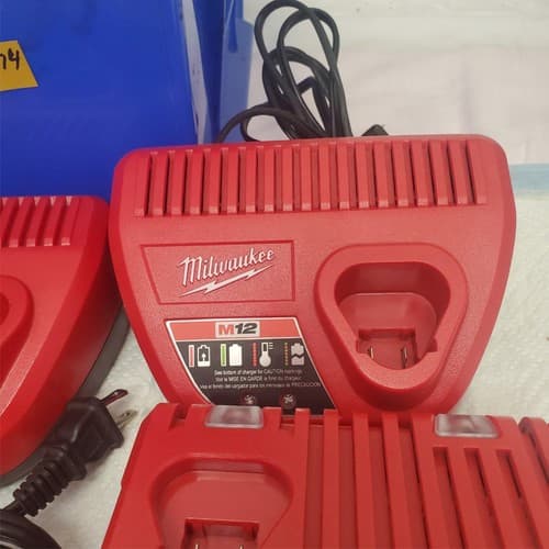 Lot of 4 Milwaukee M12 Battery Chargers Trio Red Units Fast Charging LOT-474 - Thumbnail 7