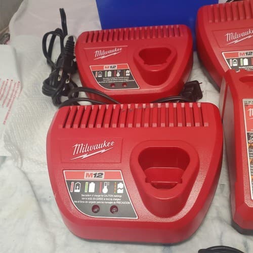 Lot of 4 Milwaukee M12 Battery Chargers Trio Red Units Fast Charging LOT-474 - Thumbnail 6