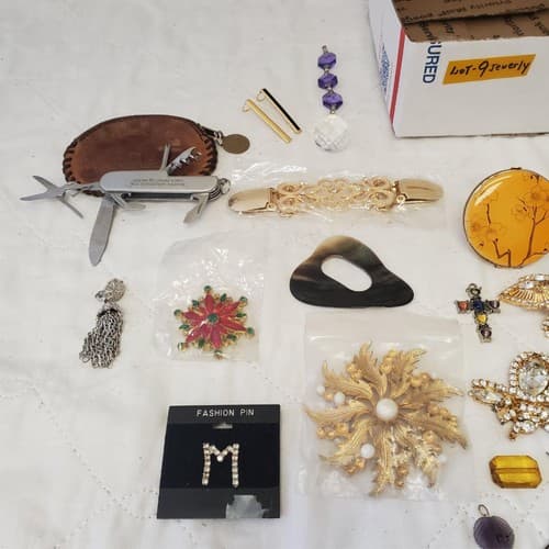 Lot of Assorted Various Brooch, Hair Clips, Pendent & Swiss Knife LOT-9 - Thumbnail 2