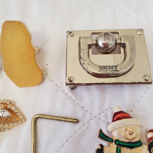 Lot of Assorted Various Brooch, Hair Clips, Pendent & Swiss Knife LOT-9 - Thumbnail 5