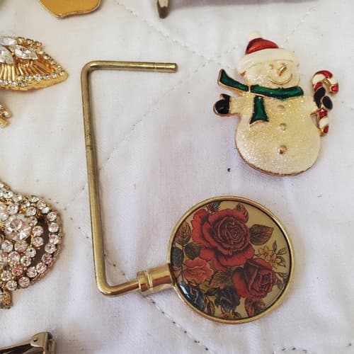 Lot of Assorted Various Brooch, Hair Clips, Pendent & Swiss Knife LOT-9 - Thumbnail 6