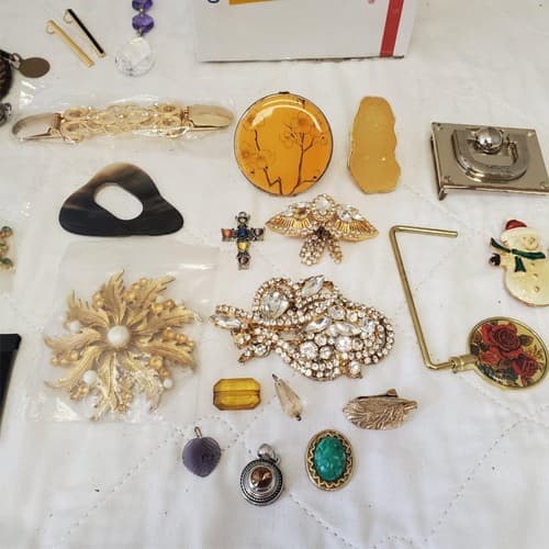 Lot of Assorted Various Brooch, Hair Clips, Pendent & Swiss Knife LOT-9 - Thumbnail 3