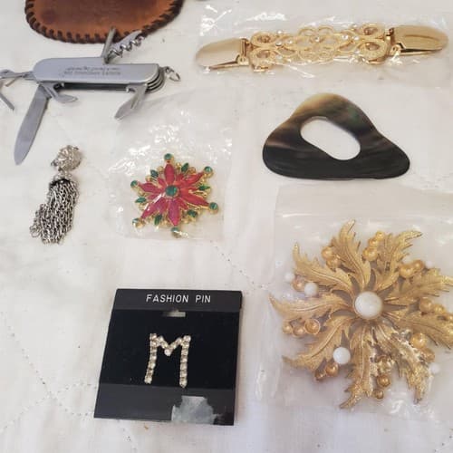 Lot of Assorted Various Brooch, Hair Clips, Pendent & Swiss Knife LOT-9 - Thumbnail 12