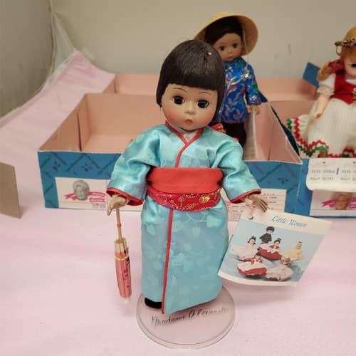 Set Of 4 Vintage Madame Alexander Miniature Showcase Series Dolls - Thumbnail 3