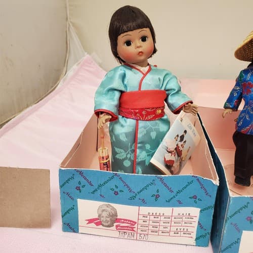 Set Of 4 Vintage Madame Alexander Miniature Showcase Series Dolls - Thumbnail 6