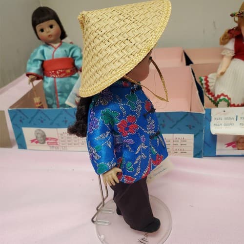 Set Of 4 Vintage Madame Alexander Miniature Showcase Series Dolls - Thumbnail 10