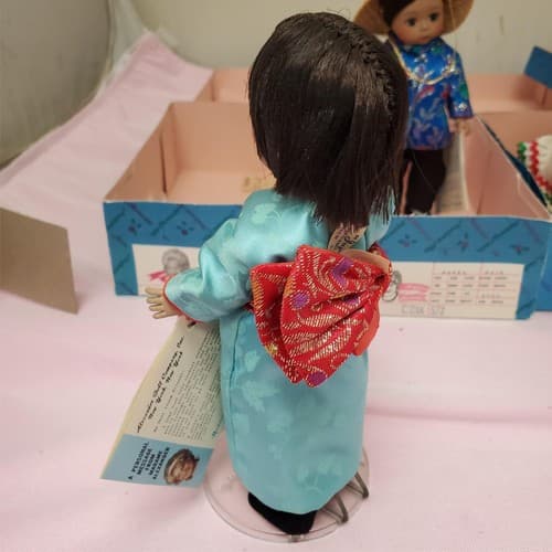 Set Of 4 Vintage Madame Alexander Miniature Showcase Series Dolls - Thumbnail 4