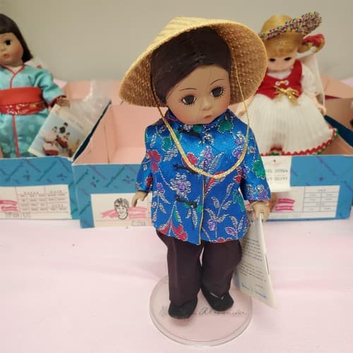 Set Of 4 Vintage Madame Alexander Miniature Showcase Series Dolls - Thumbnail 7