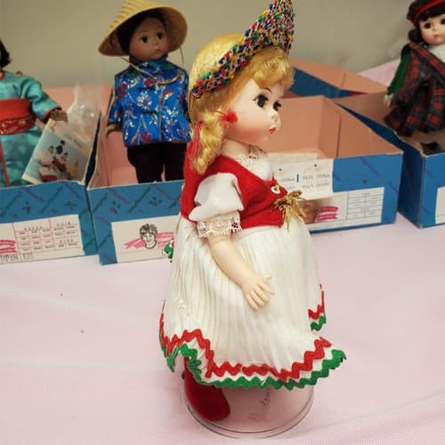 Set Of 4 Vintage Madame Alexander Miniature Showcase Series Dolls - Thumbnail 15