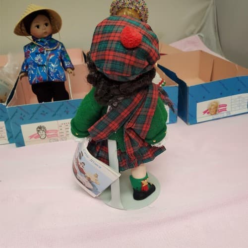 Set Of 4 Vintage Madame Alexander Miniature Showcase Series Dolls - Thumbnail 19