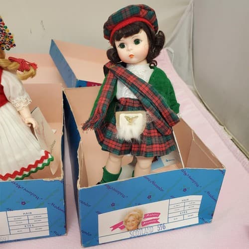 Set Of 4 Vintage Madame Alexander Miniature Showcase Series Dolls - Thumbnail 22