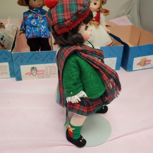 Set Of 4 Vintage Madame Alexander Miniature Showcase Series Dolls - Thumbnail 21