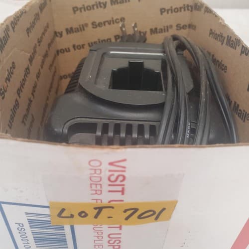 Dewalt DW9116 2V-18V 1 Hour Battery Charger LOT-701 - Thumbnail 3