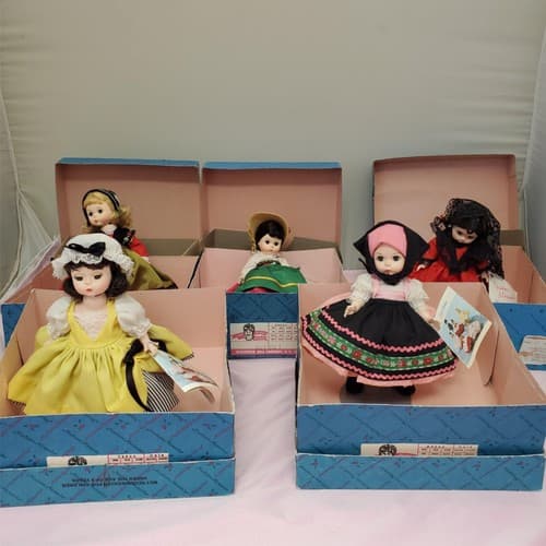 Set Of 5 Madame Alexander Friends From Foreign Lands Collection Dolls - Image 1