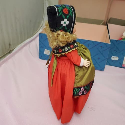 Set Of 5 Madame Alexander Friends From Foreign Lands Collection Dolls - Thumbnail 9