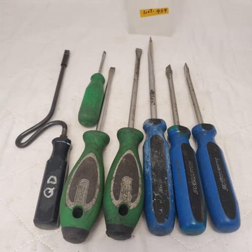 Lot of 7 Assorted Flathead Screwdrivers Set LOT-954 - Image 1