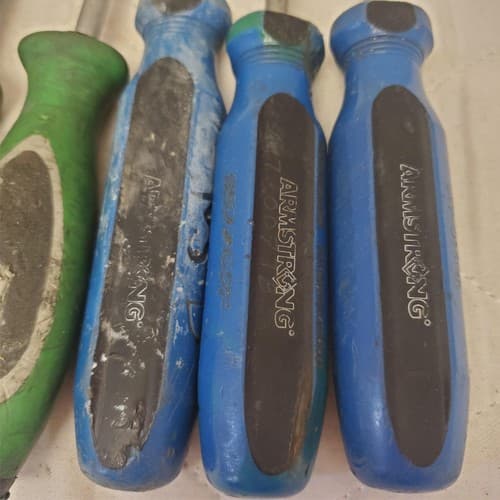 Lot of 7 Assorted Flathead Screwdrivers Set LOT-954 - Thumbnail 4