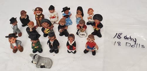 Lot of 18 Vintage Terra Cotta Spanish Mud People Figurines - Thumbnail 2