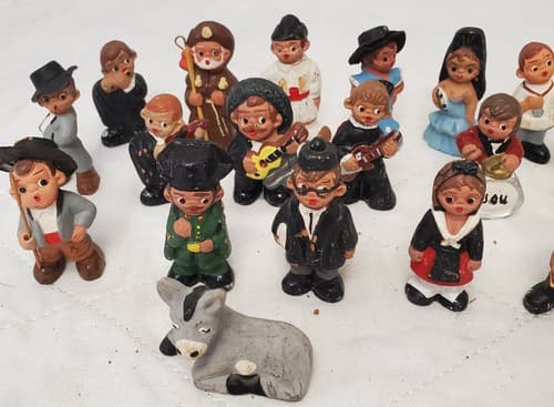 Lot of 18 Vintage Terra Cotta Spanish Mud People Figurines - Thumbnail 5